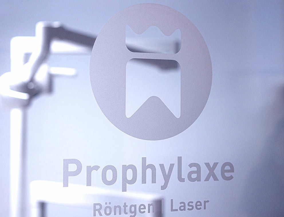 Grafikdesign Referenzprojekt designplus, Köln für die Zahnarztpraxis Grunwald und Kollegen