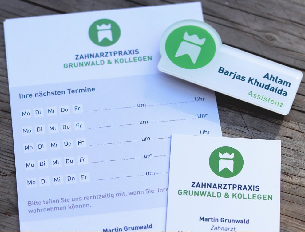 Leistungen: Grafikdesign, Websitedesign, Logodesign. Referenzprojekt designplus, Köln für die Zahnarztpraxis Grunwald und Kollegen